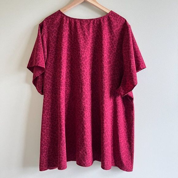 Torrid Burgundy Animal Print Blouse Chablis Button-Front Top Plus Size 5 5X - Picture 9 of 9